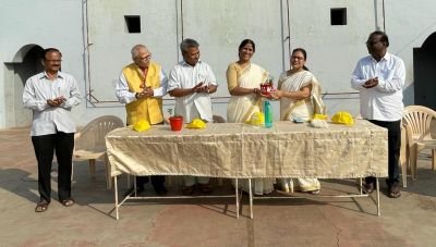 Maharashtra day celebration in Nav Krishna Valley School 