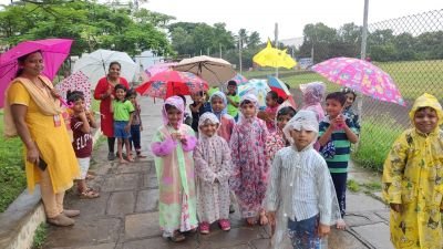 Rainy day- Nav Krishna Valley school Abhyaas students had fun of rainy day-. Through this activity children learnt  importance of umbrella ☂️ ☔ and raincoat s in rainy season.