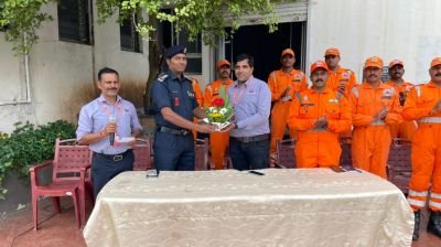 NDRF team visited Nav Krishna Valley School English Medium &  demonstrated different skills & techniques to be used to rescue during disasters situations.
How  flood situation to be faced.