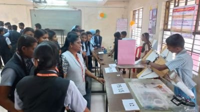 Nav Krishna Valley School English Medium class 6th ,7th,8th,9th standard students visited Lathe Polytechnic College Kupwad to see Science Exhibition Students learnt new concepts & models in exhibition.
 Students enjoyed this activity