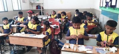 Science lab practical doing 4th std students