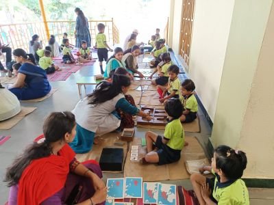  Abhyaas Kupwad arranged a PEP (Parent Engagement program) 
Nursery , Lkg , Hkg students showed their material handling and what they learnt through out the year. Board activity also conducted children can read sentences and solve  maths sums.
Parents are happy. From kreedo Ashvini ma'am attended the program. The program was good