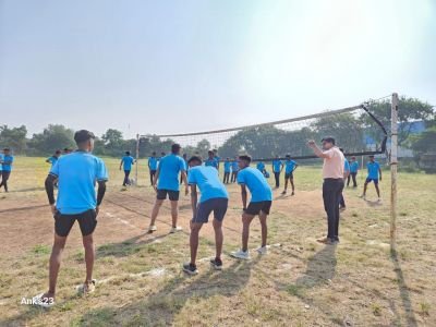 Annual Sports Meet Organized by Nav Krishna Valley School (English Medium)

Kupwad Representative - Under the auspices of the Suraj Foundation Group of Nav Krishna Valley School and Junior College, the Annual Sports Meet is being organized from the 7th to the 10th of November, 2024. The event was inaugurated by Mr. Paras Patil, Assistant Sports Officer from the Sangli District Sports Office and recipient of the Shiv Chhatrapati Award.
