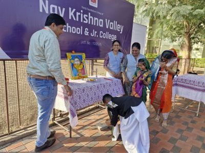 3.Jan.2025 Nav Krishna Valley School celebrated the Birth anniversary of Savitribai Phule????????✨✨a pioneering Indian social reformer and educator, with great enthusiasm.

The celebration was held in our school's assembly and was attended by all students and staff members. The program began with a photo pujan by Vice Principal Prashant Chavan Sir, State Board Principal Sunita Patil ma'am, and the coordinators.

Vice Principal Prashant Chavan Sir delivered a motivational speech about Savitribai Phule's life and her contributions to education. Bharti ma'am also spoke about the importance of education and how Savitribai Phule's work has inspired generations of students.

The highlight of the program was a presentation by Kartiki Jadhav from Std 9, Mithila Pawar, and Pratik Mane from Class 3, who presented themselves as Savitribai Phule and Jyotirao Phule.

The celebration was a huge success and inspired us to follow in Savitribai Phule's footsteps and work towards creating a more equitable and just society